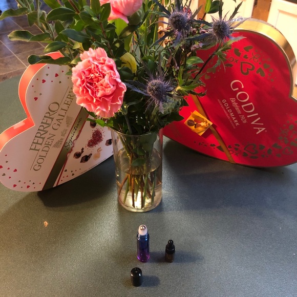 Candy & Flowers Essential Oil Blend for Love and Romance - Picture 2 of 9